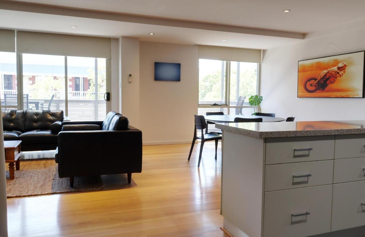 Appartamento Fiveways Balcony, King Bed, Chef'S Kitchen Fremantle Esterno foto