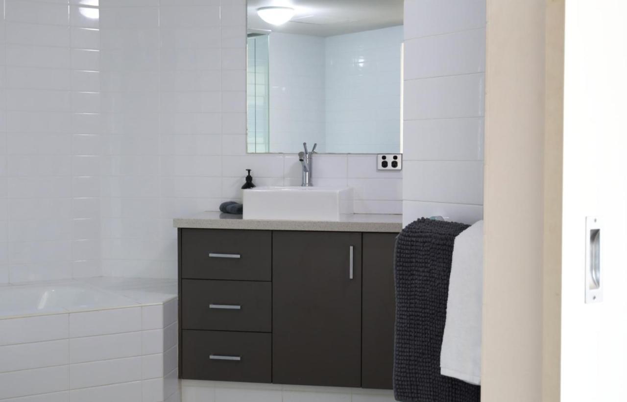 Appartamento Fiveways Balcony, King Bed, Chef'S Kitchen Fremantle Esterno foto